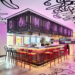 Отель Moxy Myeongdong Сеул